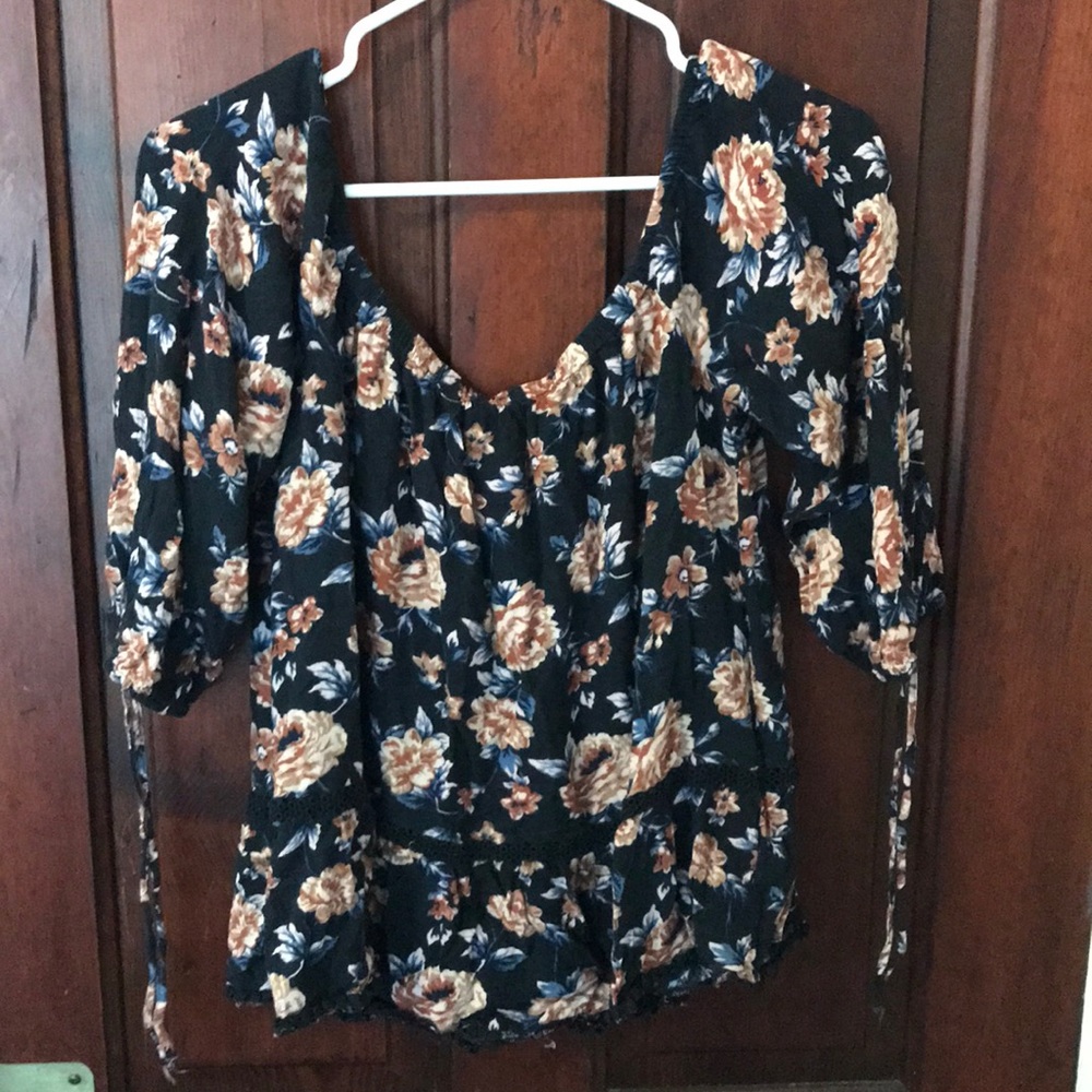 American Eagle 🦅 off the shoulder top